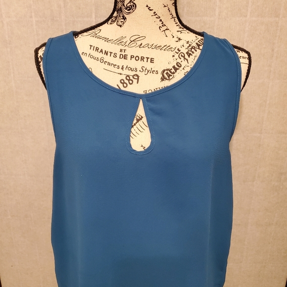 It's Me Blouse - Picture 2 of 7